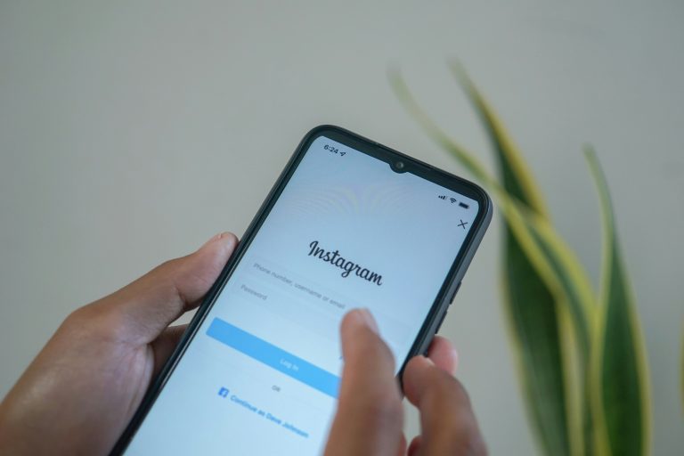 Instagram: Τέλος στην πλήρη κρυπτογράφηση των μηνυμάτων – Τι ισχύει πλέον