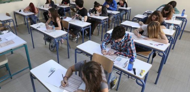 Πανελλαδικές Εξετάσεις: Πότε αναμένονται οι βάσεις – Τι δείχνουν τα πρώτα στοιχεία από τα γραπτά