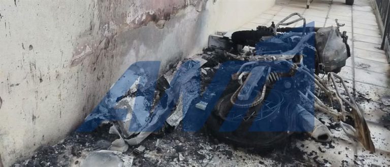 Θεσσαλονίκη: Έγινε στάχτη μοτοσικλέτα