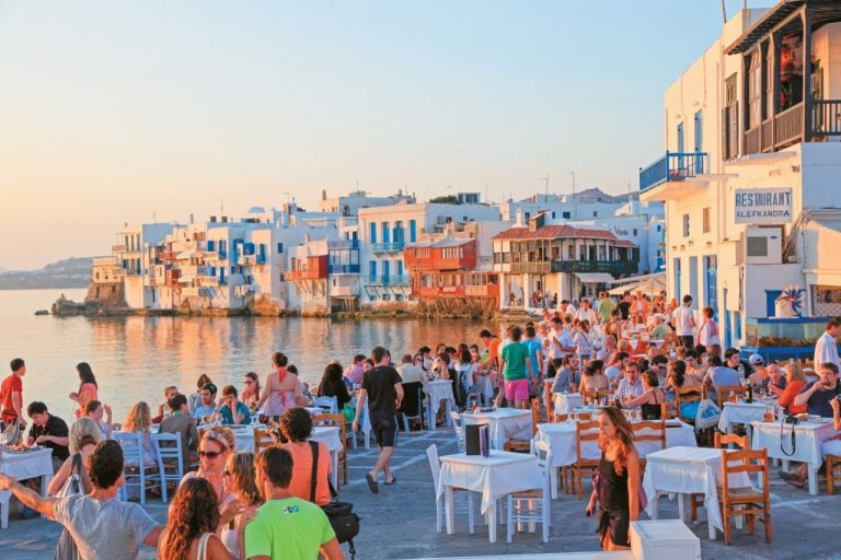 Τουρισμός: Ελλάδα και Ισπανία «σαρώνουν» στις κρατήσεις της τελευταίας στιγμής