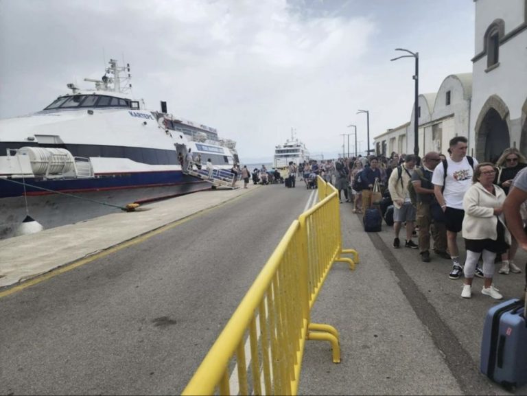 Μπαϊράμι έξοδος προς Ελλάδα: 25.000 Τούρκοι πλημμυρίζουν τα νησιά – Βίζα εξπρές και ρεκόρ αφίξεων (Video)