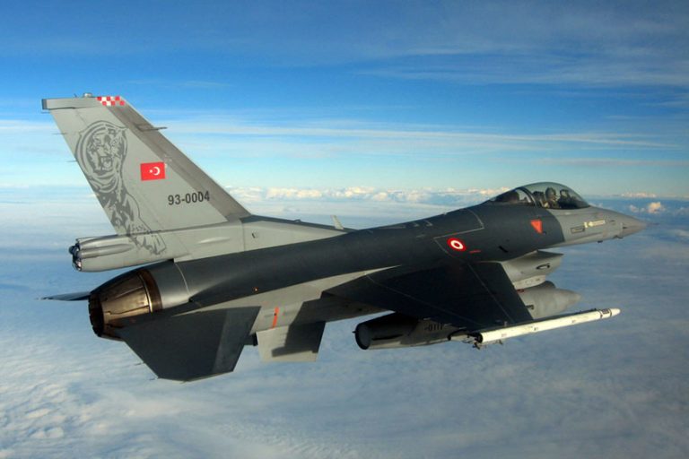 Τουρκικά F-16 προχώρησαν σε παραβιάσεις στο Αιγαίο και πέντε παραβάσεις στο FIR Αθηνών