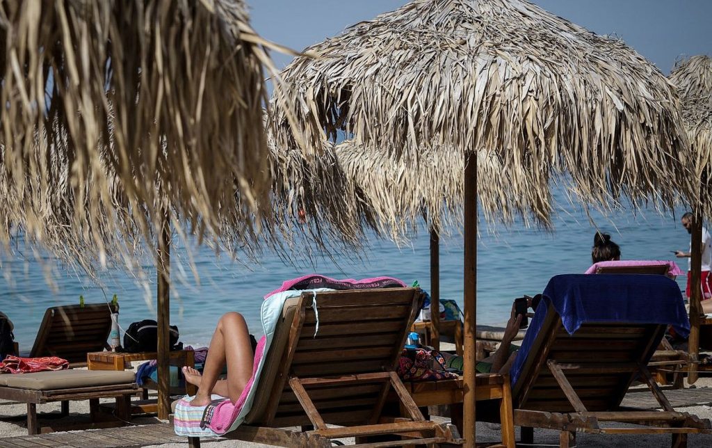 «Πόλεμος» Πετσέτας: Τουρίστας κέρδισε 900 ευρώ γιατί… δεν έβρισκε ξαπλώστρα ούτε με ξυπνητήρι στις 06:00