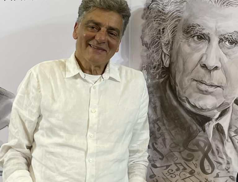 Μηνάς Βιντιάδης στο epolitical.gr: «Ζούμε σε μια εικονική πραγματικότητα, όπου η αλήθεια είναι δυσεύρετη» (Photo)