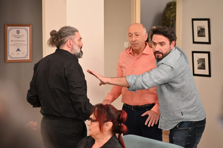 Το σόι σου: Ένας παλιός γνώριμος του Μενέλαου τρομάζει τους Τριαντάφυλλους (Video)