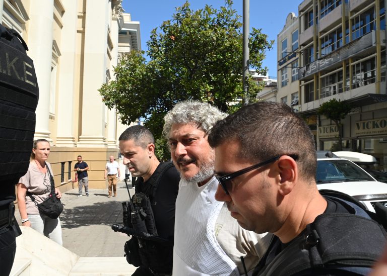 Τζέιμς Δαλαμάγκας: Το σπίτι φρούριο, τα δεκάδες σκυλιά και οι ακροδεξιές απόψεις (video)
