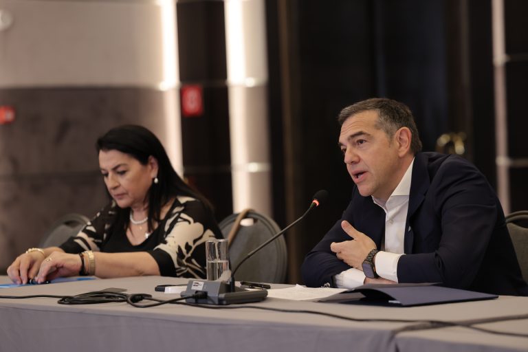 Τσίπρας στους τομεάρχες της ΕΛ.Α.Σ.: «Μιλήστε απλά, όχι απλουστευτικά»