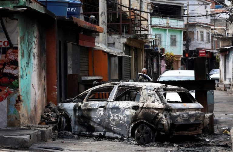 Σκηνές χάους σε φαβέλα του Ρίο: Τουρίστες εγκλωβίστηκαν σε διασταυρούμενα πυρά
