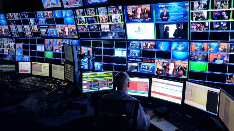 Τηλεοπτικό «Big 4» ισοπεδώνει την Ελληνική TV – Σκληροί κανόνες, μειώσεις μισθών και «κοψίματα» εκπομπών με φόντο τις εκλογές !