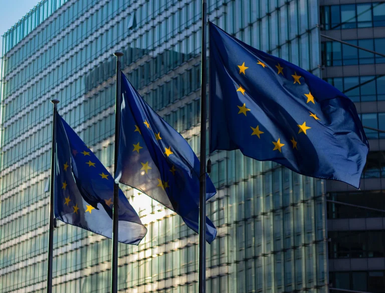 Πράσινος… λογαριασμός από τις Βρυξέλλες: Έρχονται νέες πιέσεις για φόρους στα καύσιμα