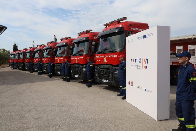 Νέα «όπλα» στη μάχη κατά των πυρκαγιών: Δέκα βαρέα οχήματα ενισχύουν το Πυροσβεστικό Σώμα