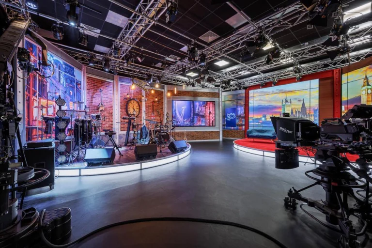 Η «σιδηρά κυρία» της TV που κάνει τη ζωή των συνεργατών της κόλαση