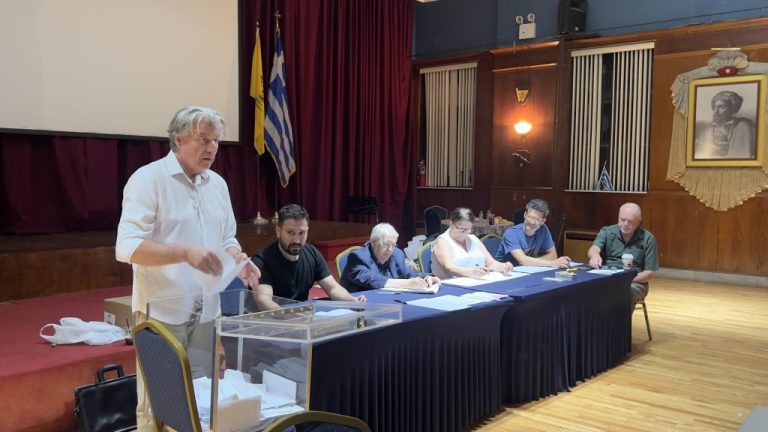 Λευκός καπνός στην Ελληνική Ομοσπονδια της Νεας Υόρκης! Εκλογες μετά απο 8 χρόνια!!!