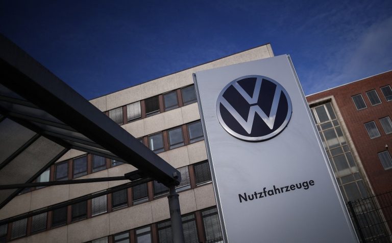 Volkswagen: Καταργεί 50.000 θέσεις εργασίας έως το 2030