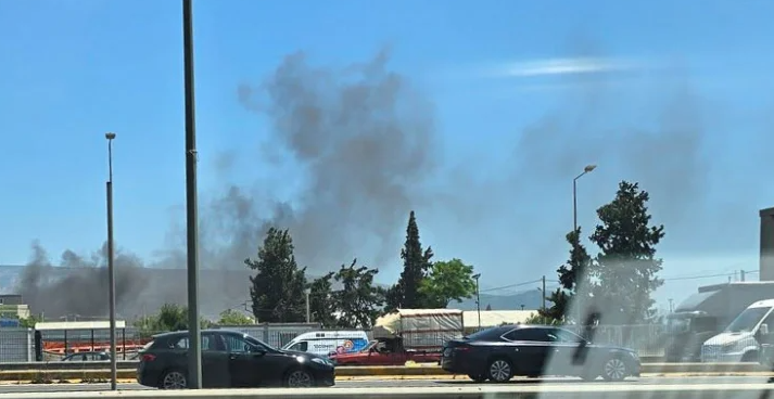 Συναγερμός στο Αιγάλεω: Φωτιά σε εργοστασιακή εγκατάσταση