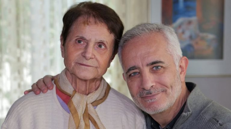 Βαρύ πένθος για τον Σωκράτη Αλαφούζο: Έφυγε η μητέρα του την ημέρα που επέστρεψε Ελλάδα (Photo)