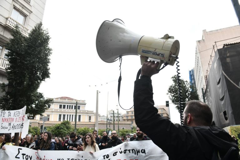 «Λουκέτο» στις Περιφέρειες: 24ωρη απεργία με τη στήριξη της ΑΔΕΔΥ – Τα βασικά αιτήματα των εργαζομένων