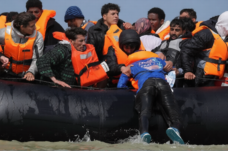 Θες άσυλο; Το ΑΙ θα αποφασίσει για την… τύχη των προσφύγων