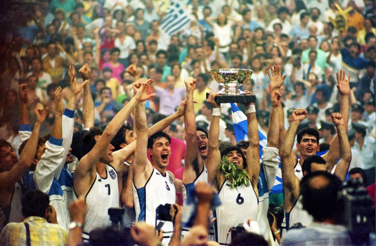 Σαν σήμερα 14 Ιουνίου 1987: Η βραδιά που ο Γκάλης και η παρέα του σήκωσαν μια χώρα στα ουράνια! (VIDEO)
