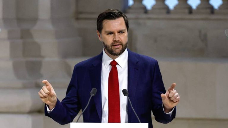 Τζέι Ντι Βανς: Τρέχει να μαζέψει τα «μαργαριτάρια» του προέδρου