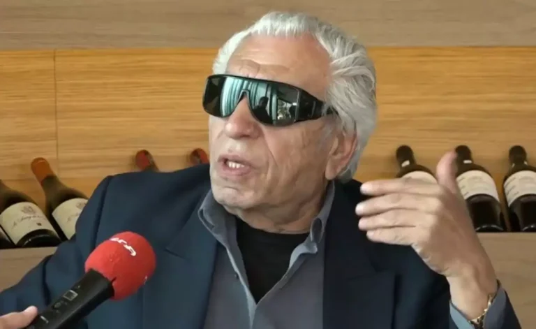 Τάσος Μπουγάς: Αποκάλυψε γιατί φοράει μαύρα γυαλιά – To αιματηρό επεισόδιο, ο Akylas και το «γύρνα» του Αρναούτογλου (Video)