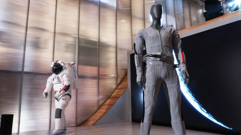 NASA: Θα ντύσει τους αστροναύτες της με Prada (Video)