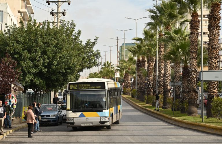 Στιγμές τρόμου στο Πέραμα: Επιβάτης απείλησε με όπλο οδηγό λεωφορείου – Συνελήφθη από τις Αρχές