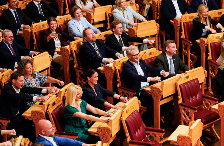 Μουντιάλ 2026: Έκαναν κουπί στη Βουλή! Το viral ξέσπασμα των Νορβηγών πολιτικών που διέλυσε το ίντερνετ (Video)