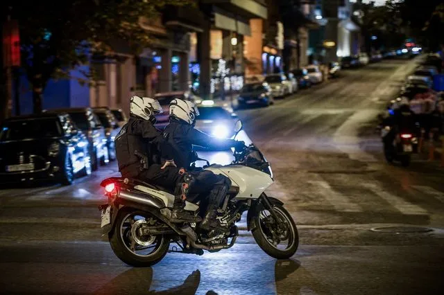 Κορυδαλλός: 25χρονος εμβόλισε μηχανή ΔΙ.ΑΣ. και συνελήφθη μετά από καταδίωξη