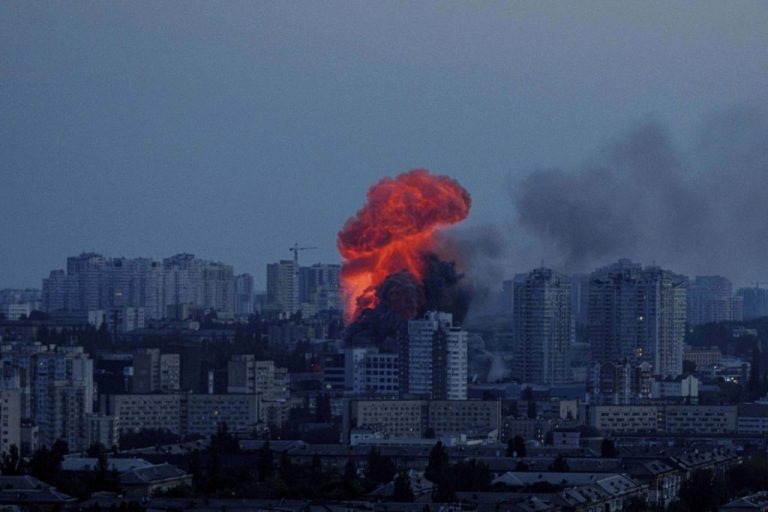Μπαράζ εκρήξεων στο Κίεβο – 11 τραυματίες στη Ζαπορίζια