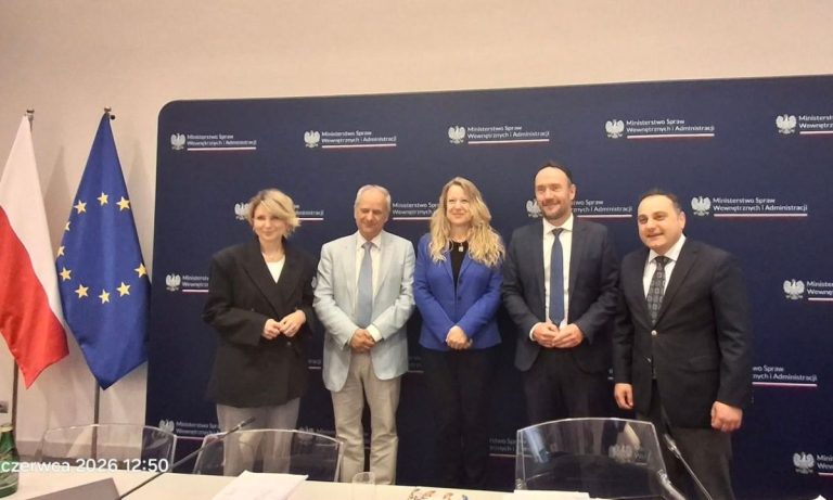 Ιστορική απόφαση: Αναγνωρίστηκε ελληνική μειονότητα στην Πολωνία (photo)
