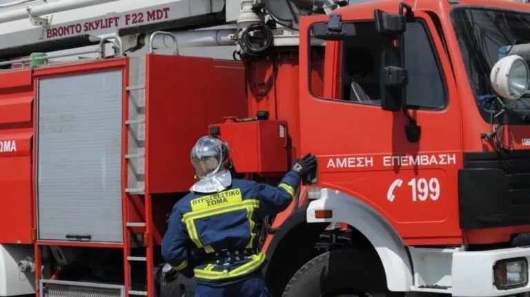 Χανιά: Φωτιά κοντά σε σχολείο στη Σούδα – Συναγερμός στην Πυροσβεστική