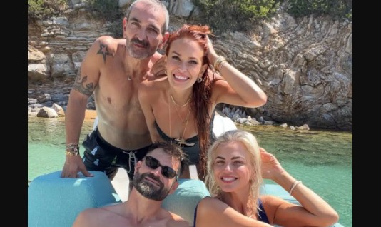 Απόβαση των Ελλήνων celebrities στα νησιά: Τα σκάφη, οι έρωτες, τα καυτά outfits και οι VIP βουτιές (Video+photo)
