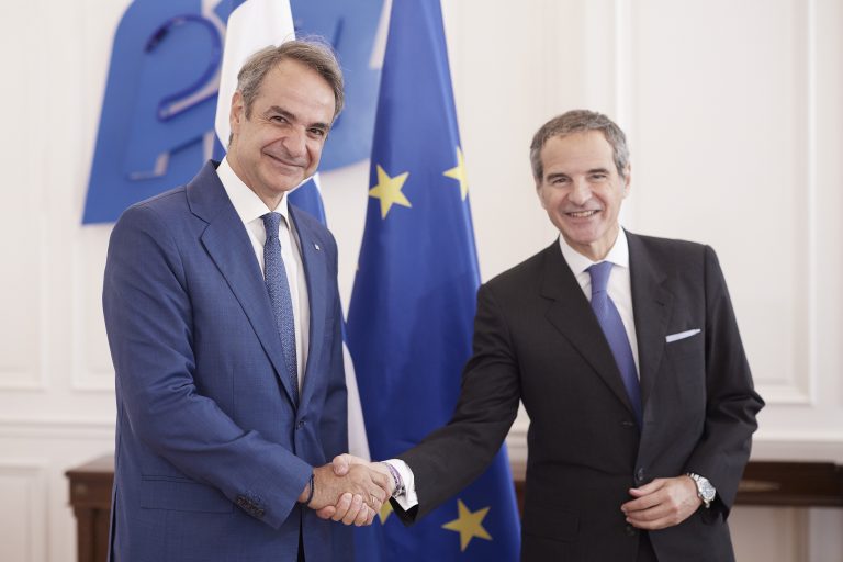 Μητσοτάκης – Γκρόσι στο Μαξίμου: Στο επίκεντρο Ουκρανία, Μέση Ανατολή και το πυρηνικό πρόγραμμα του Ιράν