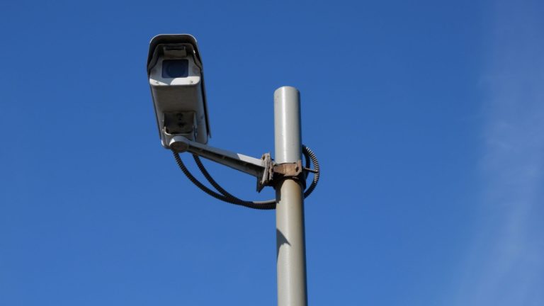 «Γλέντι» στα social για τις 8 κάμερες που έκαναν φτερά – «Κερνάω ποτό αυτόν που το έκανε»