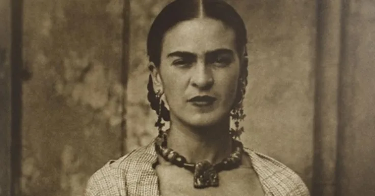 Φρίντα Κάλο: Η γυναίκα που ζωγράφισε τον πόνο της και έγινε… αθάνατη (photo)