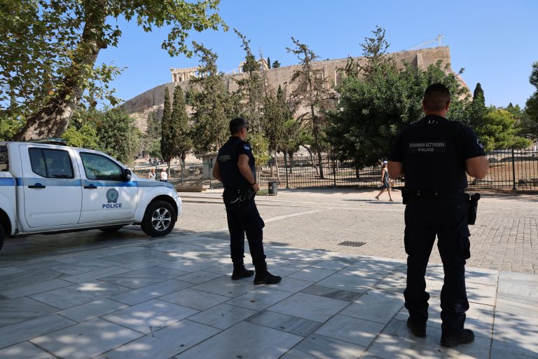 Επίθεση με μαχαίρι στην Ακρόπολη: Στη φυλακή ο 60χρονος δράστης