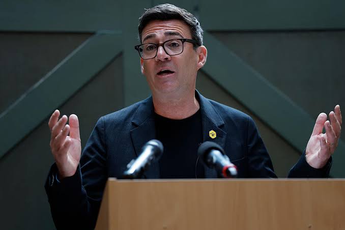 Άντι Μπέρναμ: Ο επόμενος πρωθυπουργός της Βρετανίας χωρίς αντίπαλο