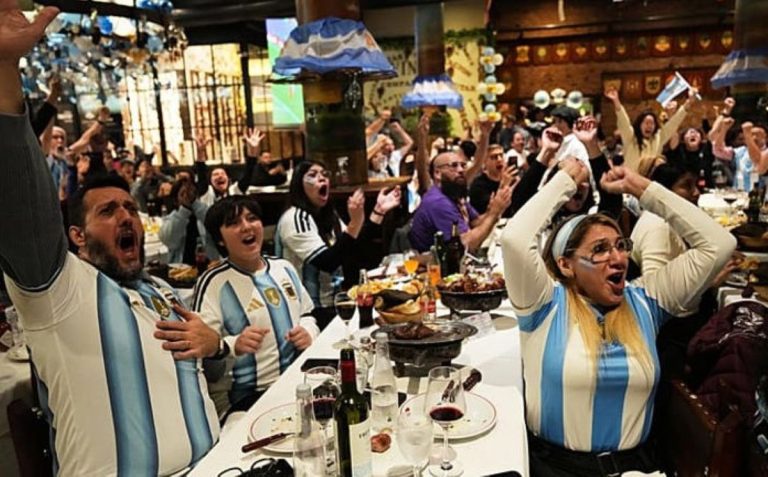 Μουντιάλ 2026: Για τις Μαλβίνες, για τον Ντιέγκο, για το τελευταίο του Λέο – Ακούστε το beat της Αργεντινής πριν από τον ημιτελικό με την Αγγλία (Video)