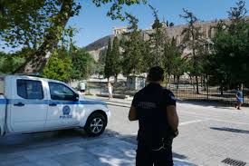 Επίθεση με μαχαίρι έξω από την Ακρόπολη: Δίωξη για απόπειρα ανθρωποκτονίας στον 60χρονο – Απολογείται την Πέμπτη