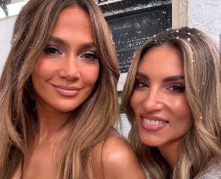 Αθηνά Οικονομάκου: Η selfie με την Τζένιφερ Λόπεζ στο Παρίσι και η ατάκα «Τσιμπήστε με» (Photo)