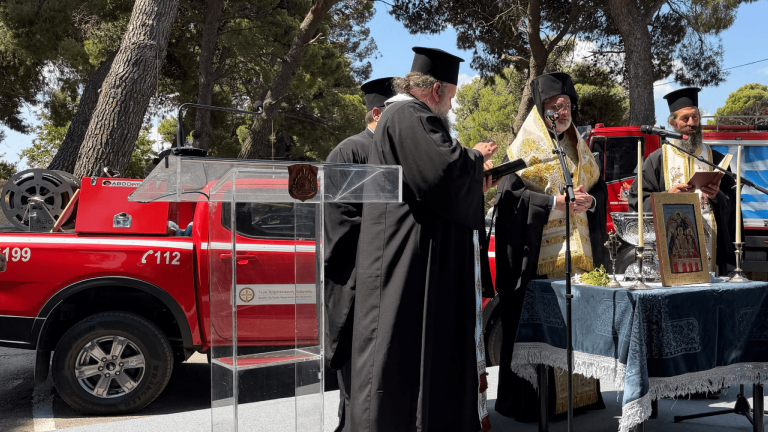 Η Αρχιεπισκοπή Αμερικής ενισχύει την Πεντέλη με νέο πυροσβεστικό όχημα