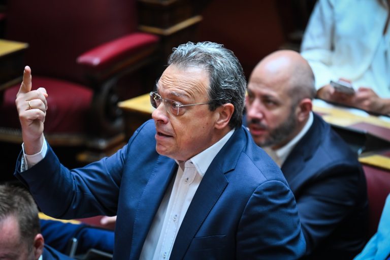 Απέχει από την συνεδρίαση της ΚΟ του ΣΥΡΙΖΑ ο Σωκράτης Φάμελλος