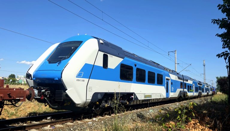 Κυριάκος Μητσοτάκης: Νέα εποχή για τον σιδηρόδρομο – Στη Θεσσαλονίκη το πρώτο από τα 25 νέα υβριδικά τρένα (video)