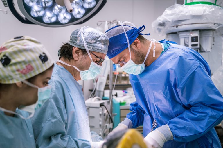 Metropolitan Hospital: Πρώτη ρομποτική γυναικολογική επέμβαση μίας οπής Single – Port στην Ελλάδα