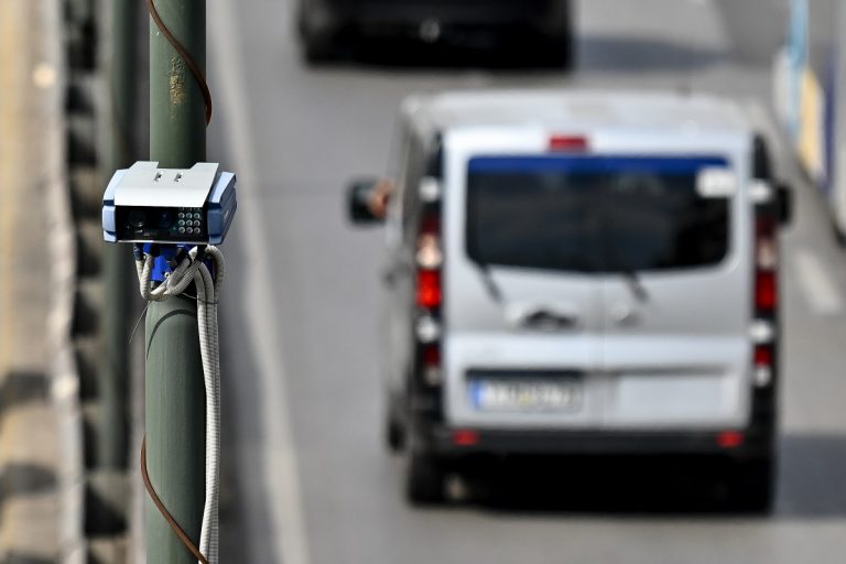 Πρόστιμα με SMS: Ο ρόλος της λευκής γραμμής στις διαβάσεις πεζών