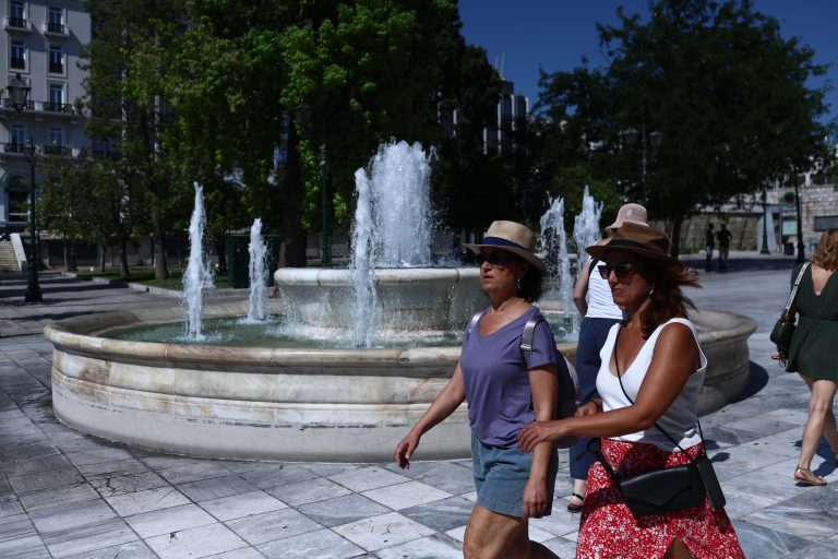 Καιρός: Επιμένει και σήμερα ο καύσωνας – Που θα «χτυπήσει» 40άρια (video)