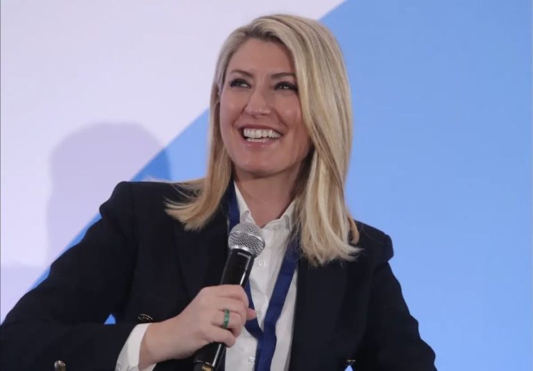 «Ανυπομονώ!» Η Σία Κοσιώνη «λάμπει» στη θάλασσα και σπάει τη σιωπή μετά τη μεταγραφή‑σεισμό στον ΑΝΤ1 (Photo)