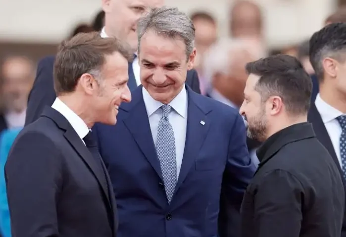 Μητσοτάκης, Μακρόν και Ζελένσκι στο Παρίσι: Οι 37 σύμμαχοι της Ουκρανίας στέλνουν μήνυμα στη Μόσχα (photo)