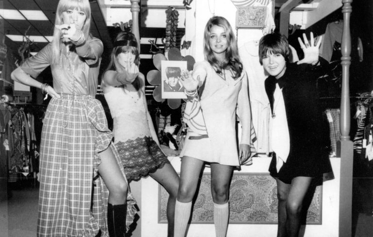 Σαν σήμερα 10 Ιουλίου 1964: Η μίνι φούστα που σόκαρε τον κόσμο και άλλαξε για πάντα τη γυναικεία μόδα